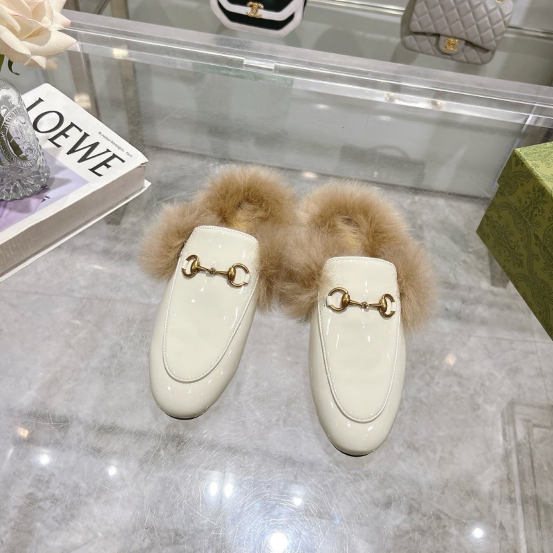 G*u*i slippers
